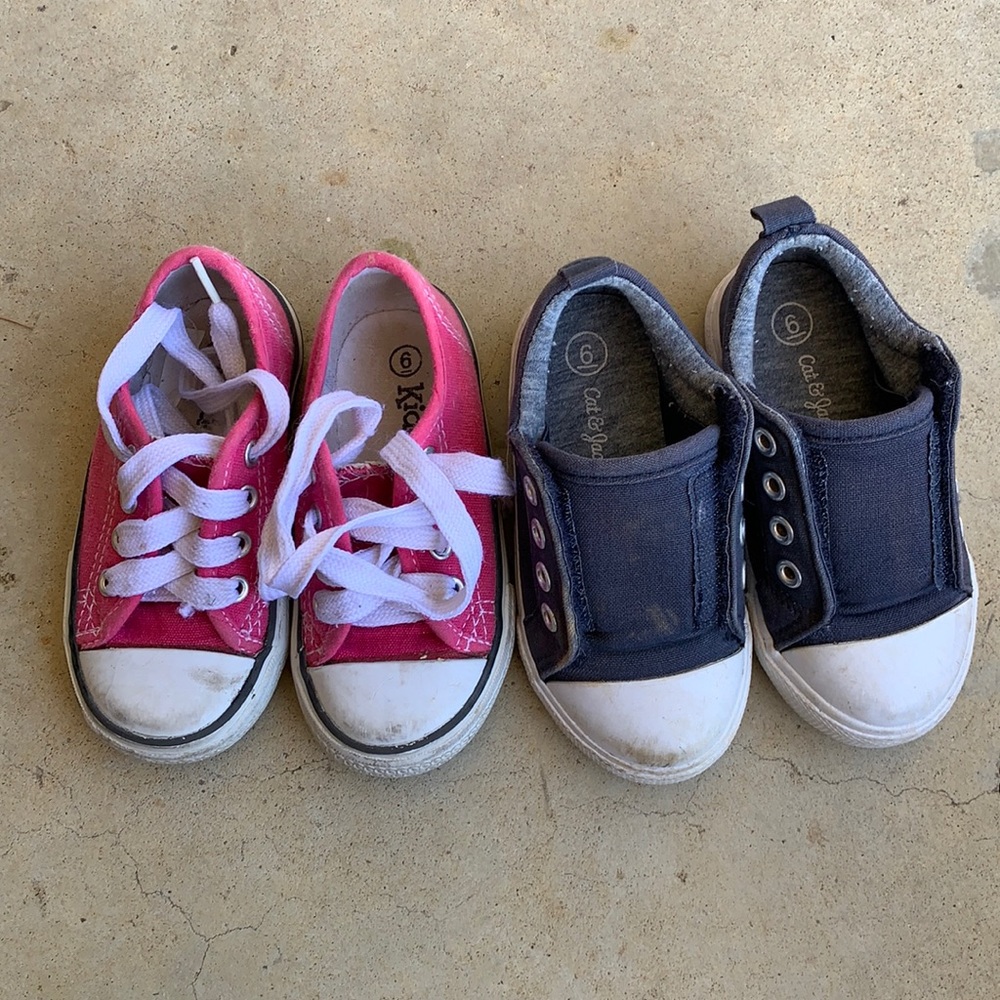 Boy girl twin play Sneakers